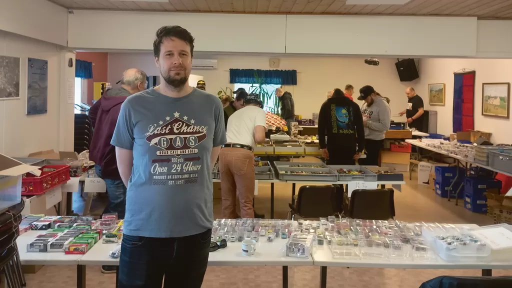 Risto Majurille pienoisautojen harrastaminen jäi päälle lapsuudesta, ja osa leikki-iän autoista on yhä tallella. "Kerääjänä olen pitkäjänteinen", hän luonnehtii.  Kuvat: Elina Peltomaa
